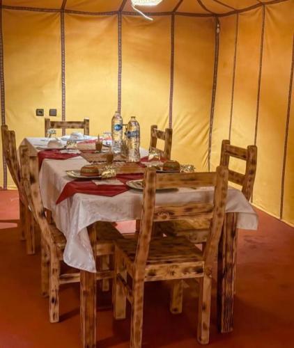 Gallery image of Yamanda luxury camp in Merzouga