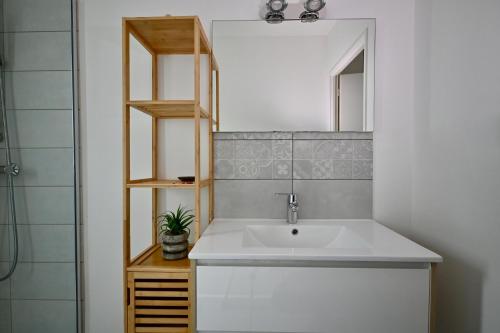 Koupelna v ubytování Maison moderne avec jardin sans vis-à-vis, idéal professionnels et familles