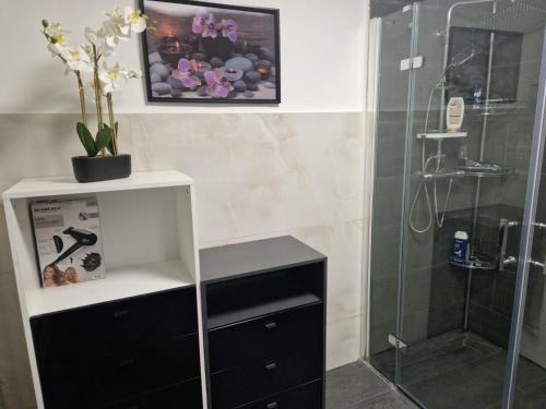 Et badeværelse på Gemütliche Wohnung in Bergisch Gladbach