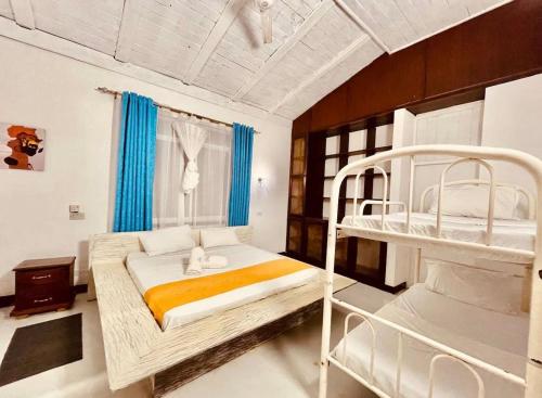 Giường trong phòng chung tại Noorè Diani