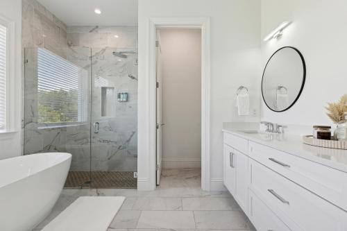 Bilik mandi di 139 Ocean Estates Dr