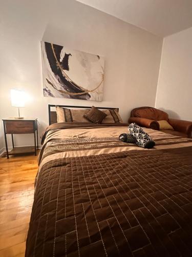 a bedroom with a large bed with a blanket at Big APP With 3bd For 8 people in Montréal