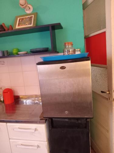 Nhà bếp/bếp nhỏ tại Dormi MDQ sólo con seña de 40000ARS