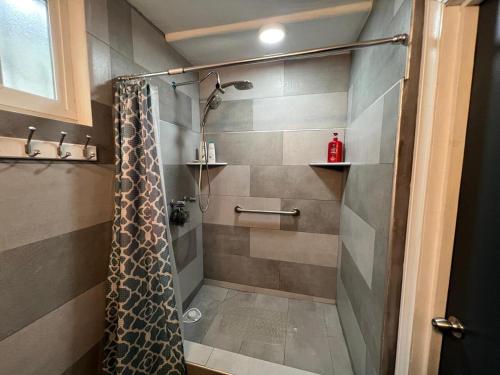 a shower with a shower curtain in a bathroom at Tijuana Stay 1832 in Tijuana