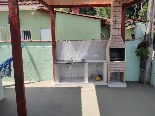 Gambar di galeri bagi Casa bem localizada di Guarujá