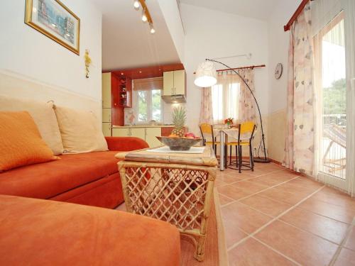 Studio Apartment with Balcony and Sea View Jelsa