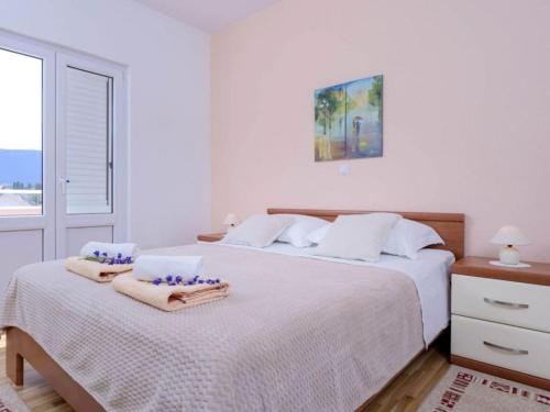 Postel nebo postele na pokoji v ubytování One Bedroom Luxury Apartment with Balcony and Sea View 1