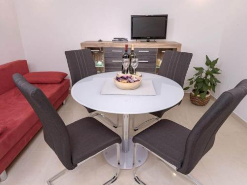 One Bedroom Apartment with Terrace 5