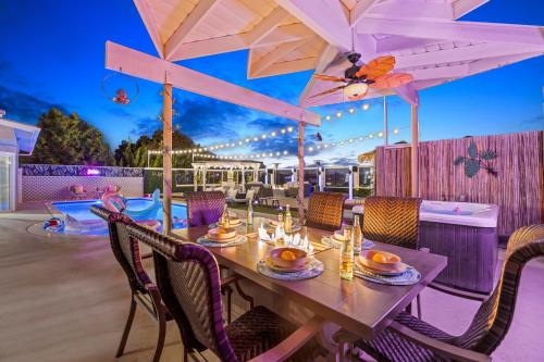 Αίθριο ή υπαίθριος χώρος στο Relax and Play-Pool, Spa, Views plus Guest House!