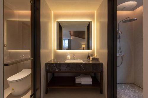 Ένα μπάνιο στο Ancient Charm Luxe Retreat, Lijiang