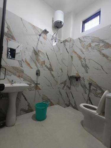 a bathroom with a toilet and a sink at Shree Ramanam Palace in Ayodhya