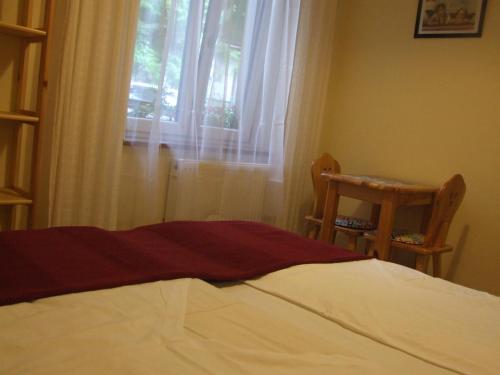 a bedroom with a bed and a window and a chair at Pokoje i apartamenty pod Jaworzyną w Koninkach in Koninki