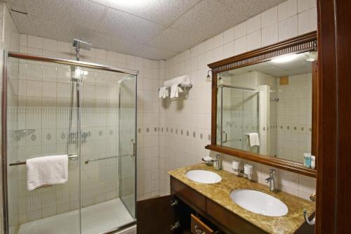 Imperial Golf View Hotel tesisinde bir banyo