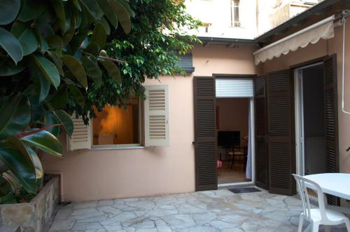 Το κτήριο όπου στεγάζεται  η βίλα