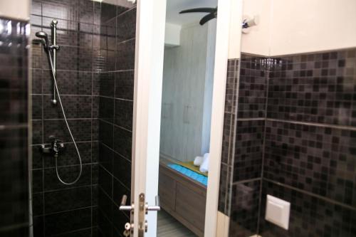 Bilik mandi di Aquarius House