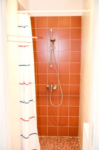 Bilik mandi di Aquarius House