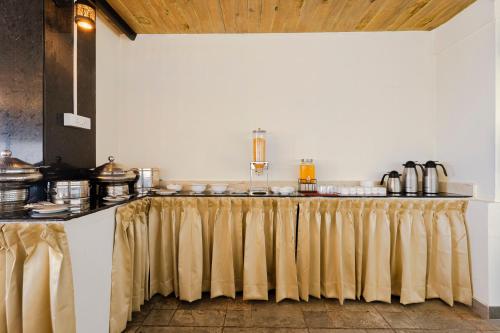 Kuchyň nebo kuchyňský kout v ubytování Treebo Premium Ocean Echo, Rushikonda