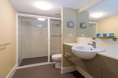 Billede fra billedgalleriet på Luxury 2 Bedroom Apartment Beach Views Pool i Urangan