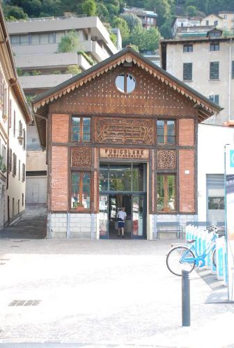 a brick building with a bike parked in front of it at Lakeside Studio in Como