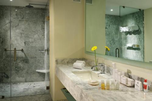 a bathroom with a sink and a shower at HS HOTSSON Hotel Silao in Silao