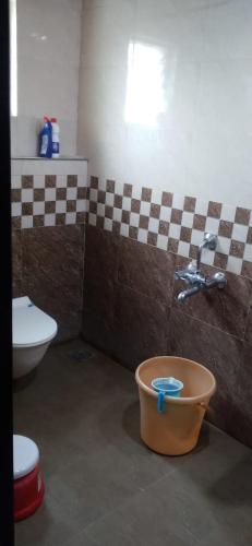 Vannituba majutusasutuses Mishras Bunglow