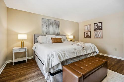 a bedroom with a large bed and a table at Cozy home close to it ALL in Gonzales