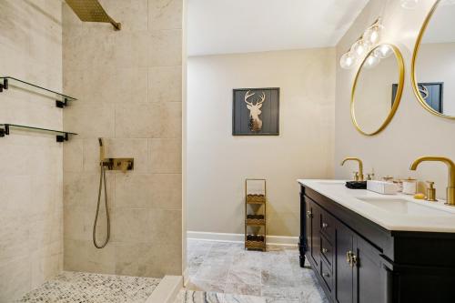 a bathroom with a sink and a shower at Cozy home close to it ALL in Gonzales