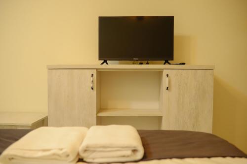 TV a/nebo společenská místnost v ubytování Sea&city Batumi