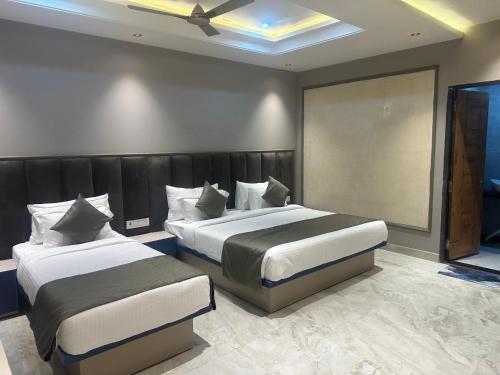 Ένα ή περισσότερα κρεβάτια σε δωμάτιο στο Pinky Hotel