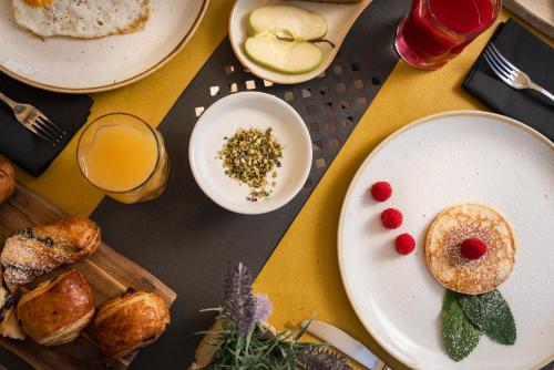 Comida en o cerca de este hotel