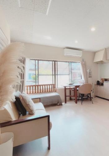 a bedroom with a bed and a table in a room at 伊勢神宮内宮前-民泊宿i s e s h i m a -205 in Ise