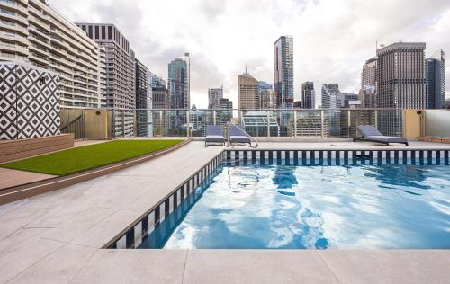 Πισίνα στο ή κοντά στο Accommodation Sydney City Centre - Hyde Park Studio Apartment with Balcony
