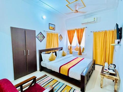 Ένα ή περισσότερα κρεβάτια σε δωμάτιο στο Hotel Royal Residency