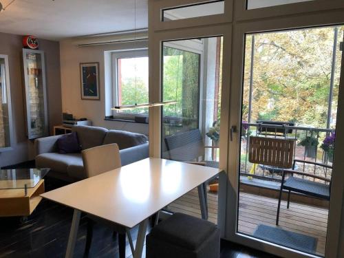 a living room with a table and a couch at Cocktailpedia - Apartment mit Loggia in Wesel