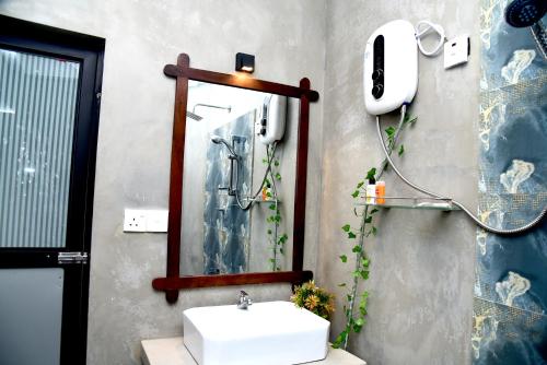 a bathroom with a sink and a mirror at Mountain Breeze Villa in Ella