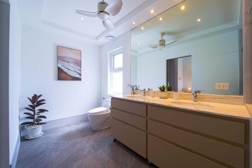 Koupelna v ubytování New Private Pool Villa with 3BR - MV77