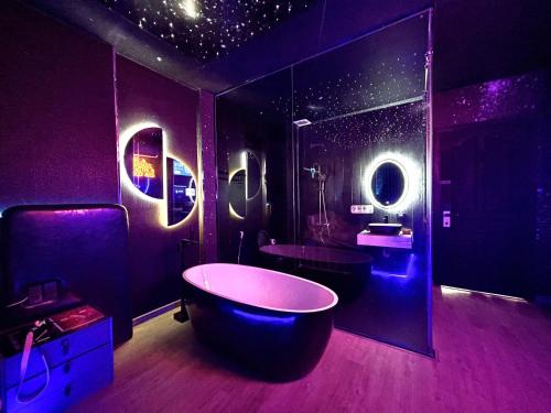 Vannituba majutusasutuses Đào Hoa Love Hotel Sài Gòn