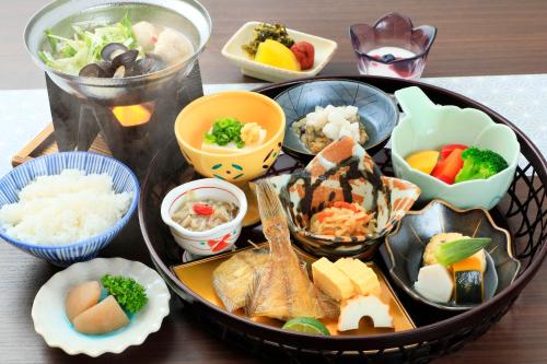 Jídlo v ryokanu nebo okolí