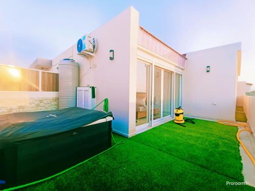 Gambar di galeri bagi Large Apartment, Sea View, Jacuzzi & Family Games di Bordj el Kiffan