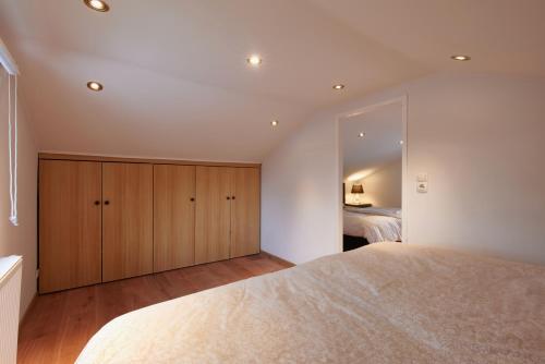 a bedroom with a large bed and a large closet at Elegant 3BD Holiday Home in Prime Location of Vienna in Vienna