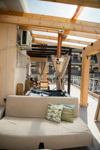 Gk Suites-Constantin view , auto check-in 24h