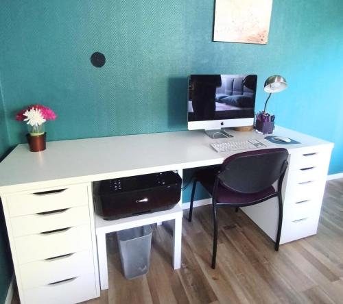 TV o dispositivi per l'intrattenimento presso Maison de village chaleureuse avec terrasse 3 étoiles