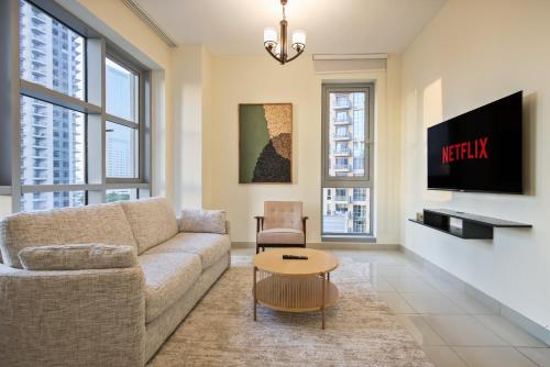 Stylish 1BR in Downtown - 5 Min to Burj & Mall