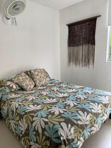 a bedroom with a bed with a colorful comforter at Apartamento en clima caliente in Apulo