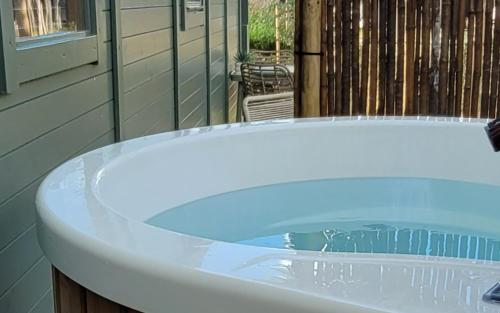 Φωτογραφία από το άλμπουμ του Boholodges 2 pers met hottub σε Meerssen