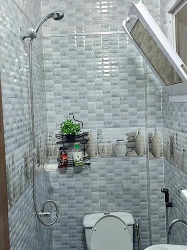 a bathroom with a shower and a toilet in it at Horizon Sûr in Dakar