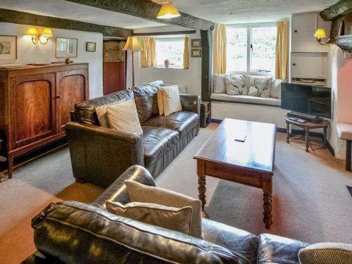 Posezení v ubytování Oddwell Cottage