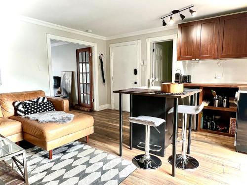 A kitchen or kitchenette at Modern Heritage Oasis with Beautiful Tay Basin View