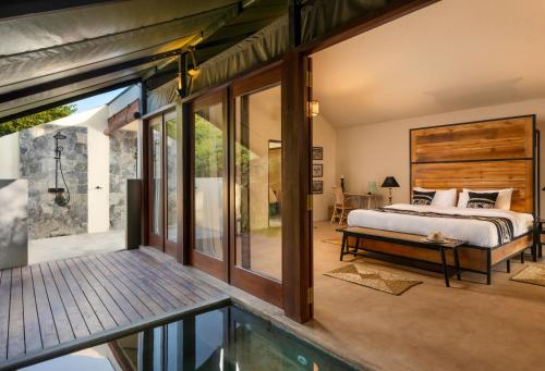 Postel nebo postele na pokoji v ubytování Aranya Trails Wilpattu