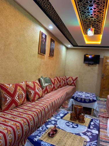 Χώρος καθιστικού στο Dar Tamatert